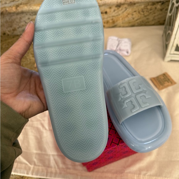 New Tory Burch Bubble Jelly You/ Color Dew Blue - Picture 3 of 7